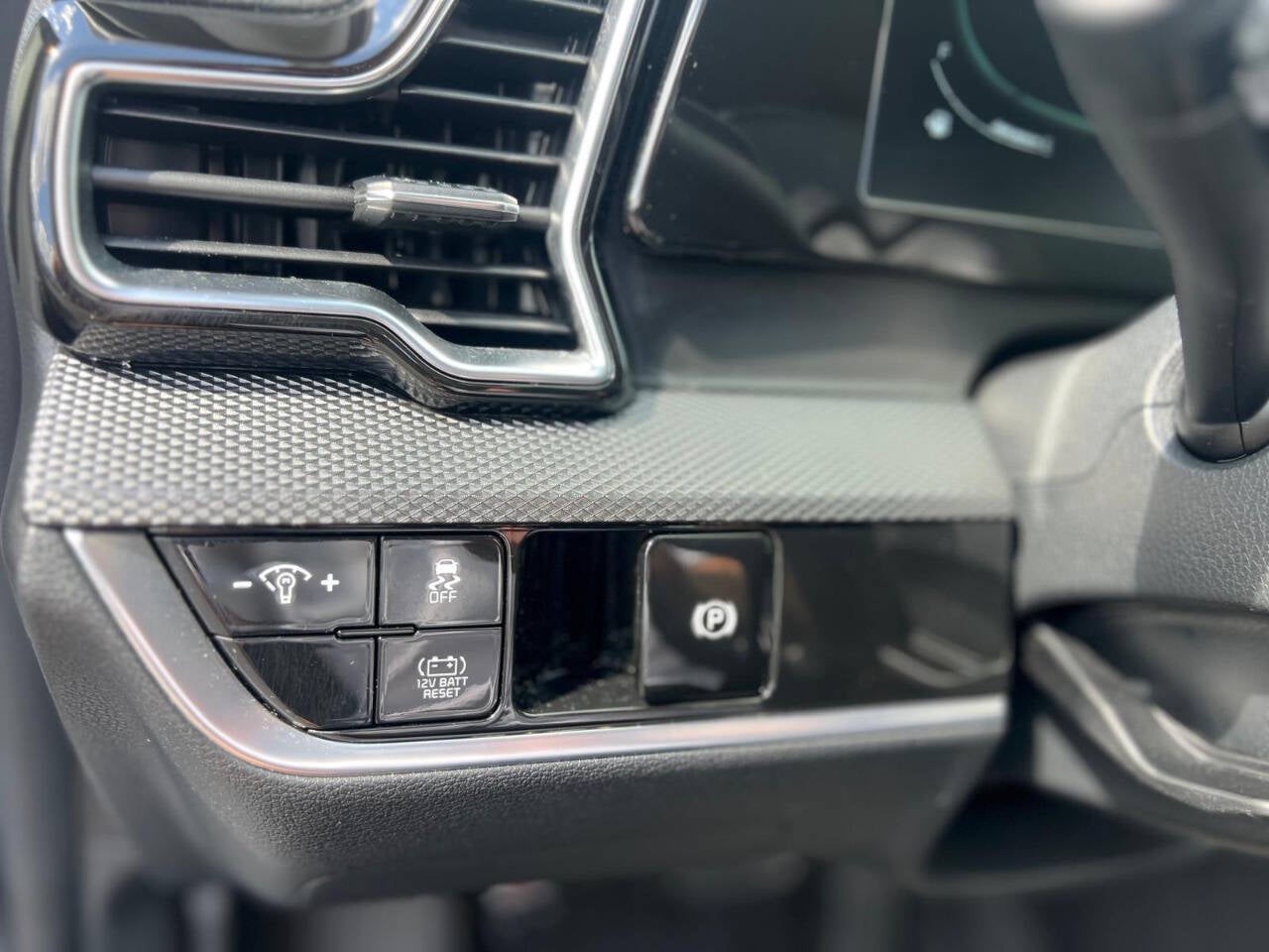 2024 Kia Sportage Hybrid LX 4dr SUV