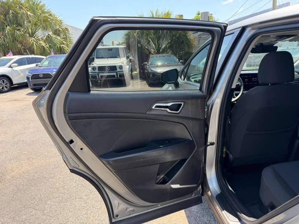 2023 Kia Sportage Hybrid LX AWD 4dr SUV