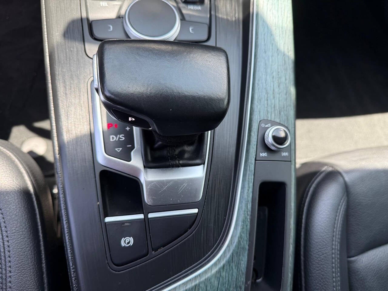 2018 Audi A4 2.0T ultra Premium 4dr Sedan w/Summer of Audi selection