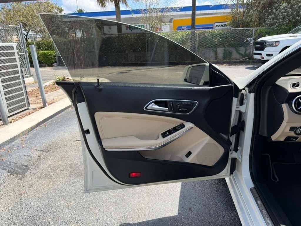 2016 Mercedes-Benz CLA CLA 250 4dr Sedan